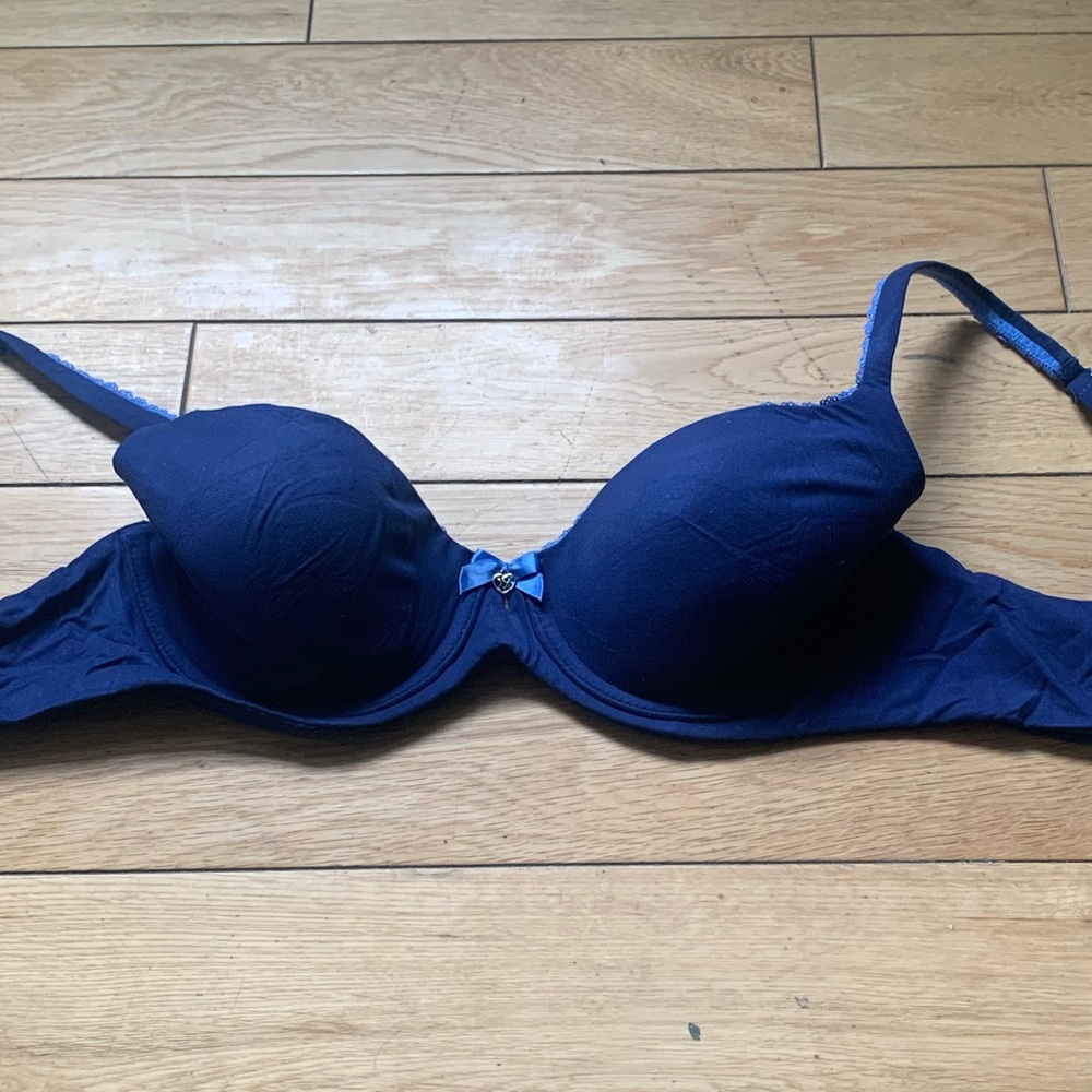 Victoria’s Secret Lightly Lined Demi Bra 32D